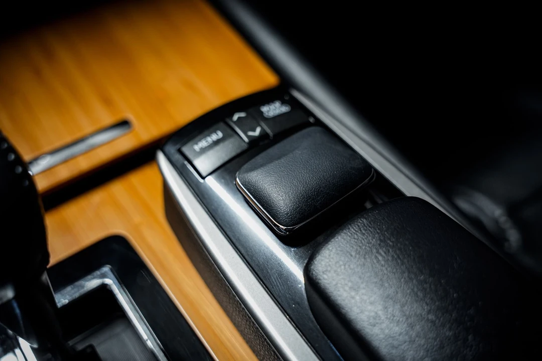 2013 Lexus GS 4th Gen - Image 18 of 31