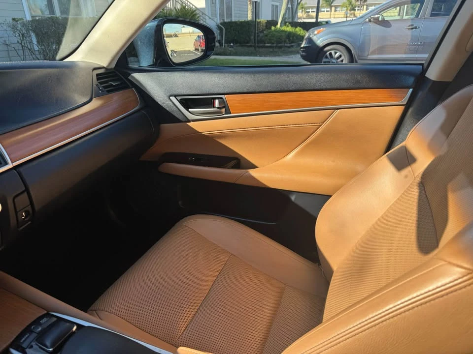 2013 Lexus GS 4th Gen - Image 10 of 16