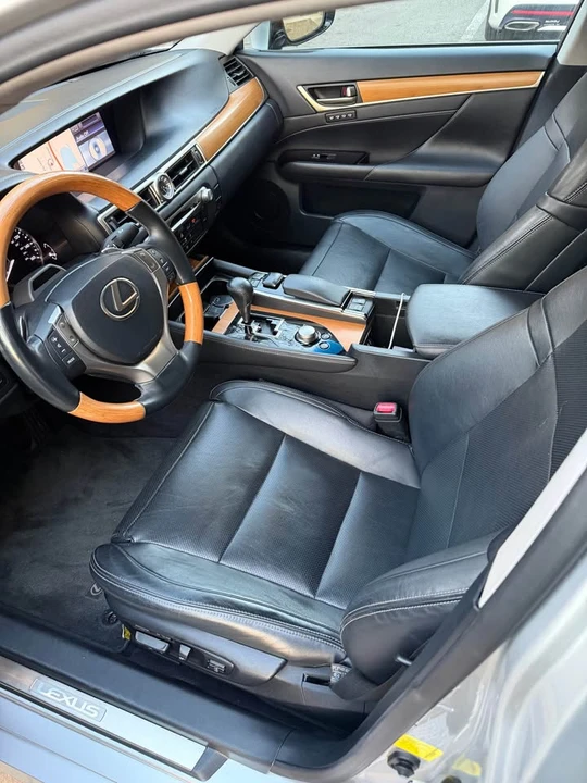 2013 Lexus GS 4th Gen - Image 9 of 15