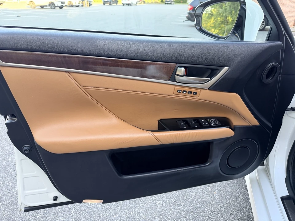 2013 Lexus GS 4th Gen - Image 17 of 24