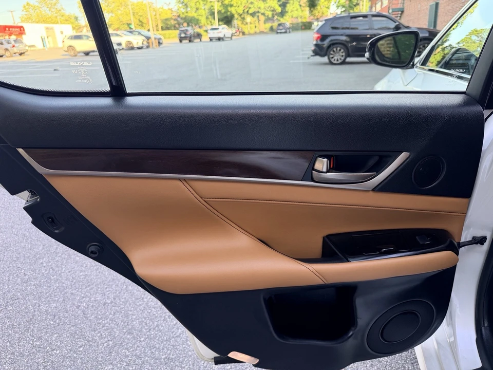2013 Lexus GS 4th Gen - Image 19 of 24