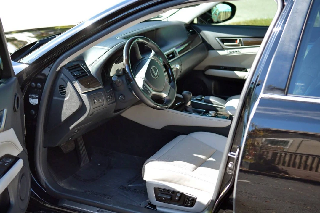 2013 Lexus GS 4th Gen - Image 3 of 12