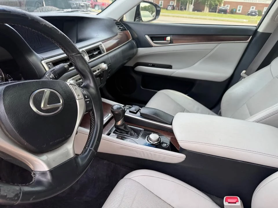 2013 Lexus GS 4th Gen - Image 11 of 20