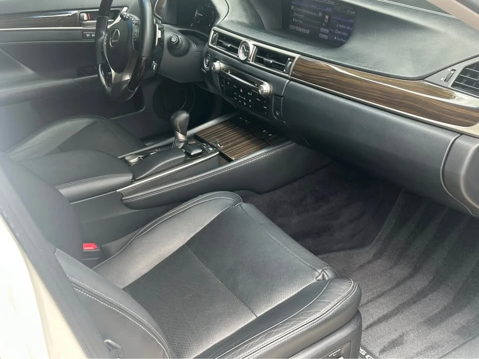2013 Lexus GS 4th Gen - Image 9 of 15