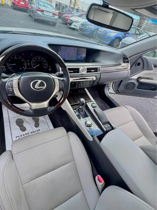 2013 Lexus GS 4th Gen - Image 15 of 18