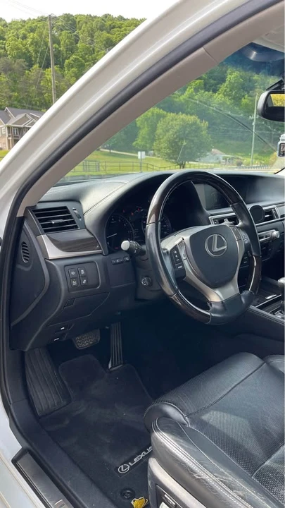 2013 Lexus GS 4th Gen - Image 9 of 19