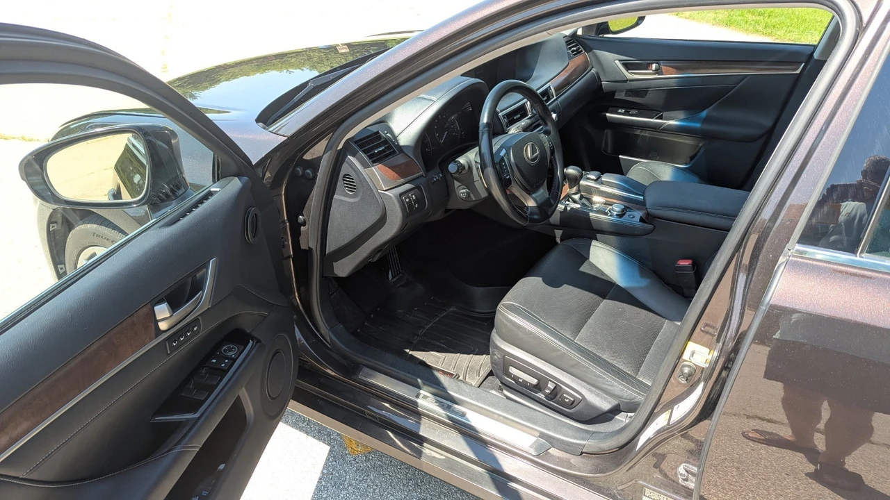 2013 Lexus GS 4th Gen - Image 9 of 13