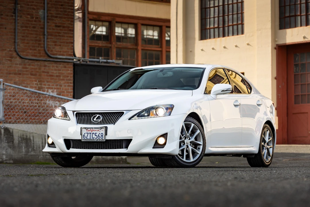 2013 Lexus IS 2nd Gen - Image 11 of 31