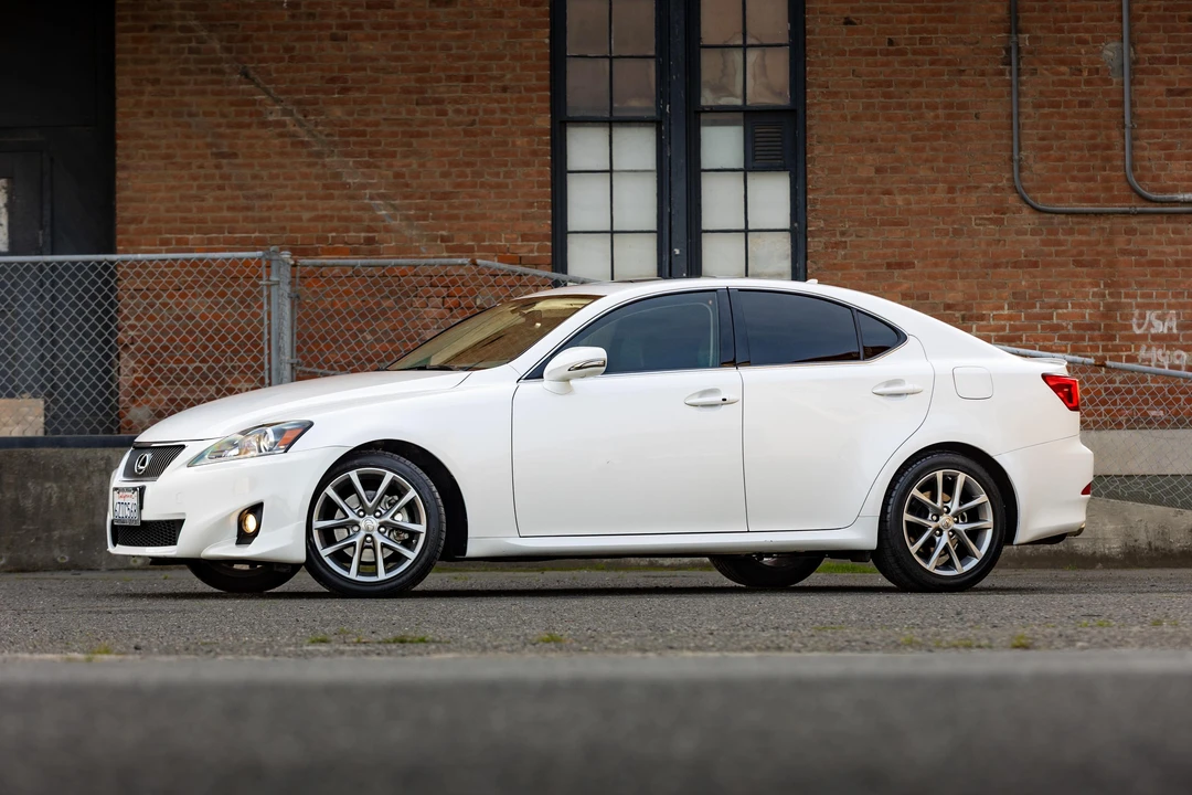 2013 Lexus IS 2nd Gen - Image 15 of 31
