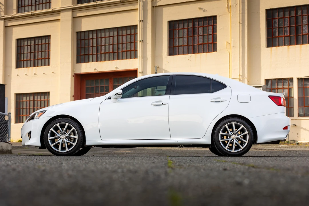 2013 Lexus IS 2nd Gen - Image 16 of 31