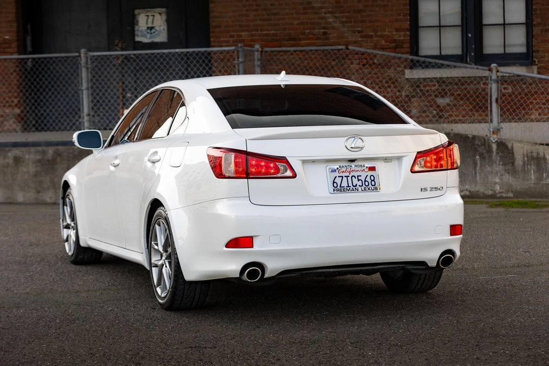 2013 Lexus IS 2nd Gen - Image 25 of 31