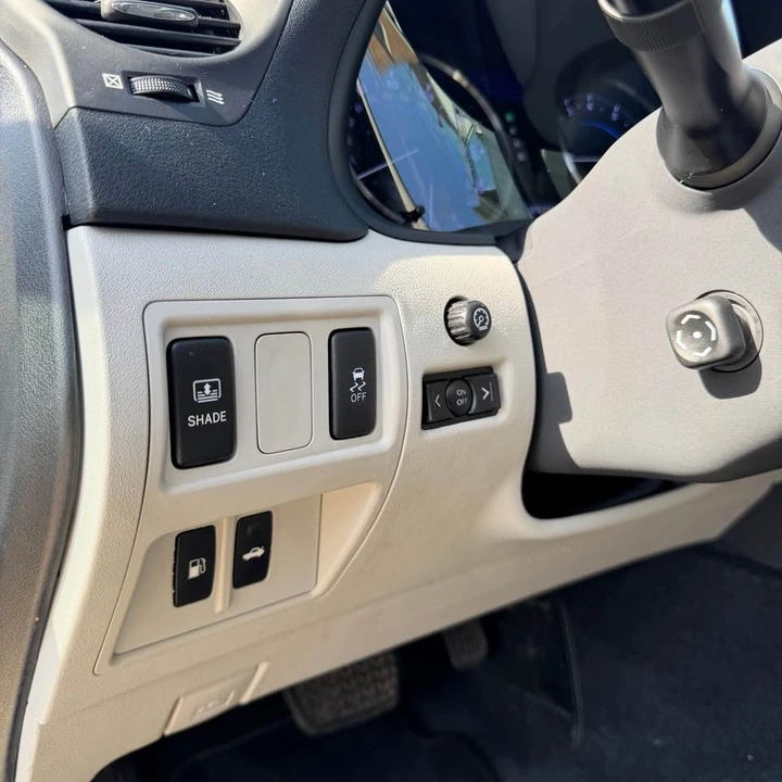 2013 Lexus IS 2nd Gen - Image 16 of 19