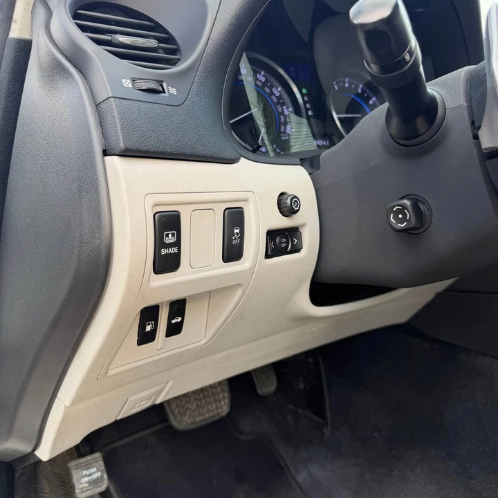 2013 Lexus IS 2nd Gen - Image 18 of 20