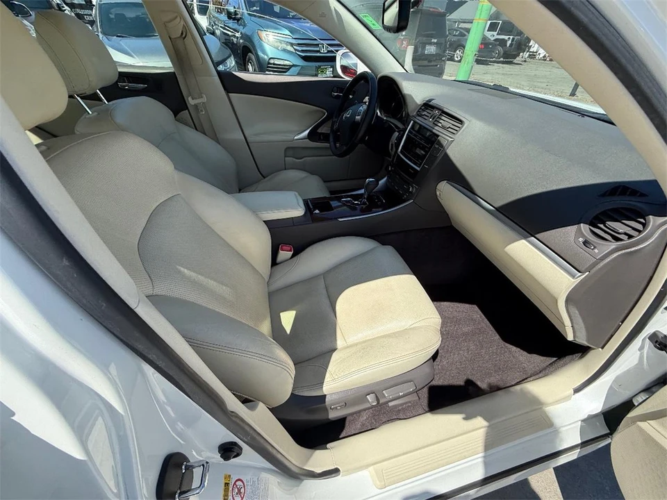 2013 Lexus IS 2nd Gen - Image 16 of 27