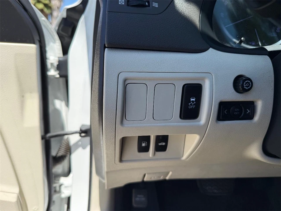 2013 Lexus IS 2nd Gen - Image 19 of 27