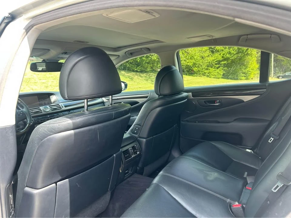 2013 Lexus LS 4th Gen - Image 10 of 11