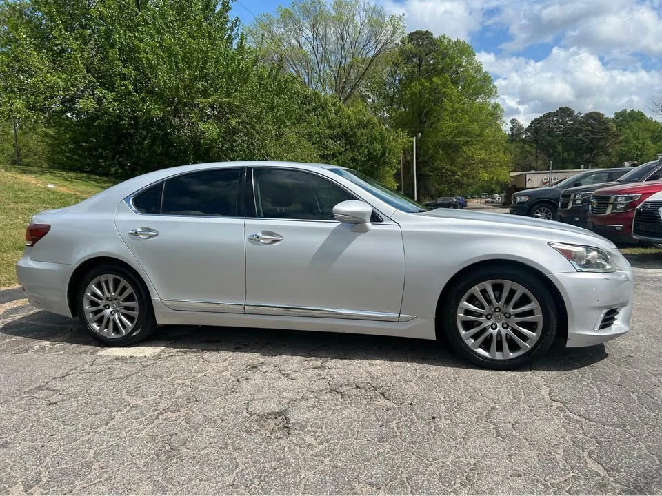 2013 Lexus LS 4th Gen - Image 8 of 11