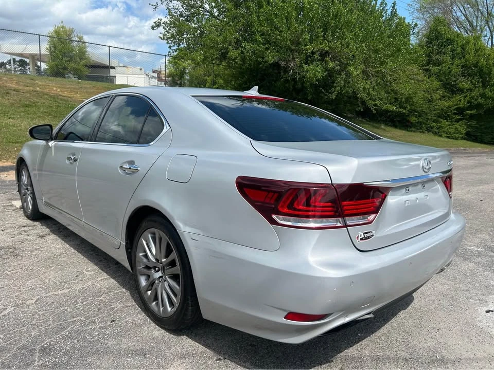 2013 Lexus LS 4th Gen - Image 5 of 11