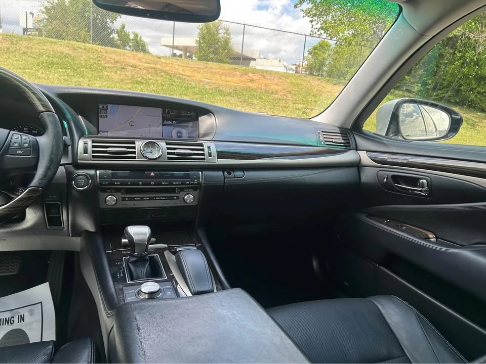 2013 Lexus LS 4th Gen - Image 9 of 11