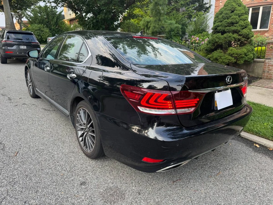2013 Lexus LS 4th Gen - Image 7 of 18