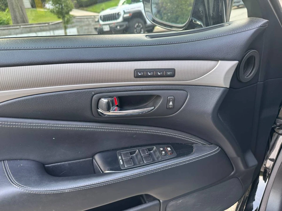 2013 Lexus LS 4th Gen - Image 5 of 18