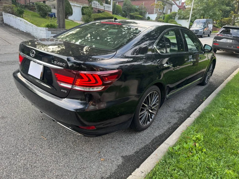 2013 Lexus LS 4th Gen - Image 11 of 18