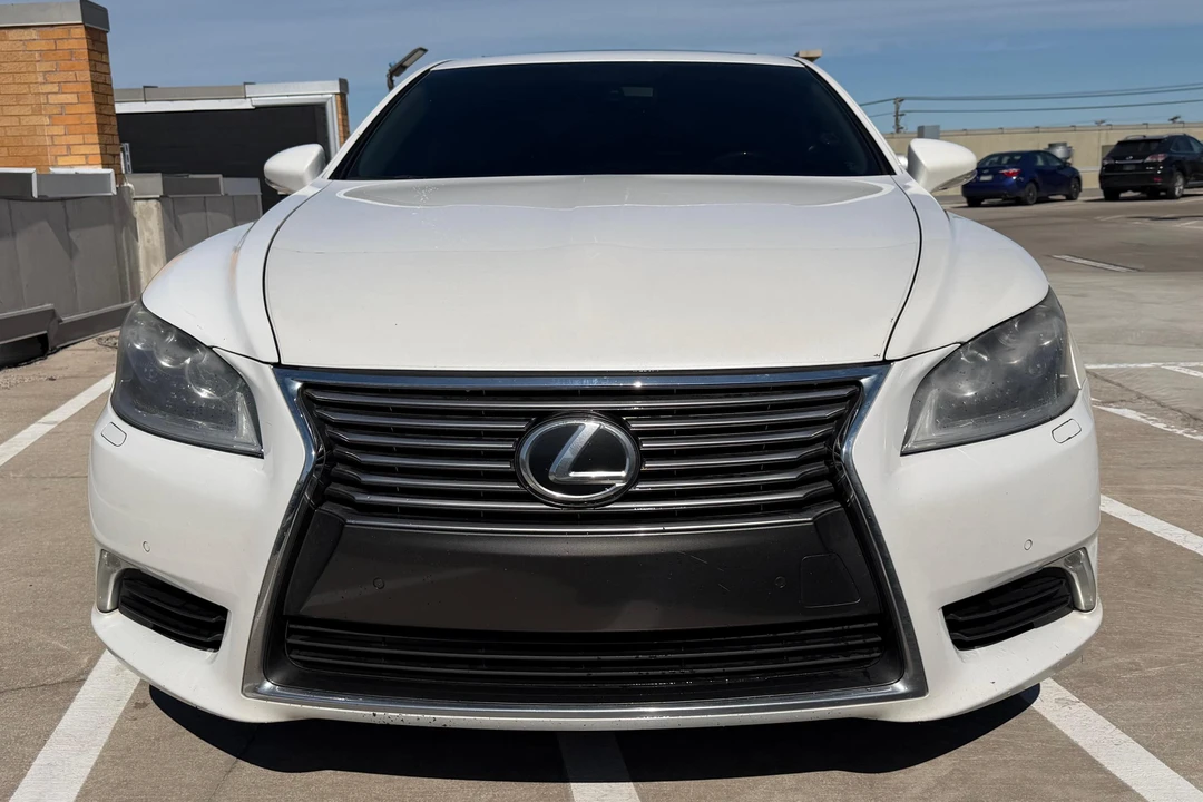 2013 Lexus LS 4th Gen - Image 2 of 31