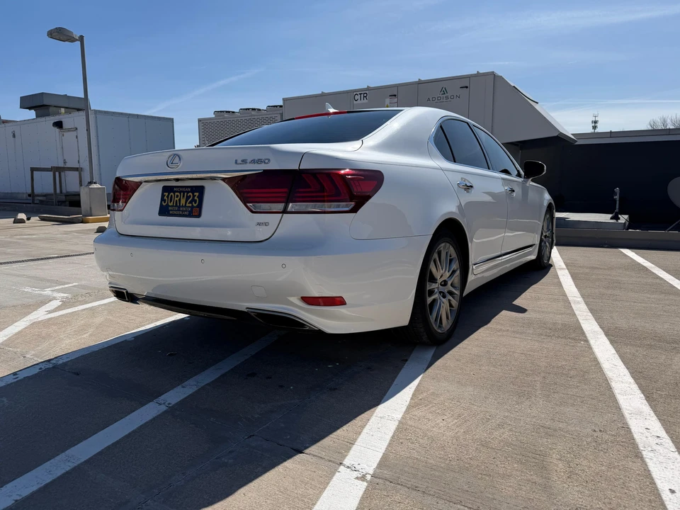 2013 Lexus LS 4th Gen - Image 12 of 31