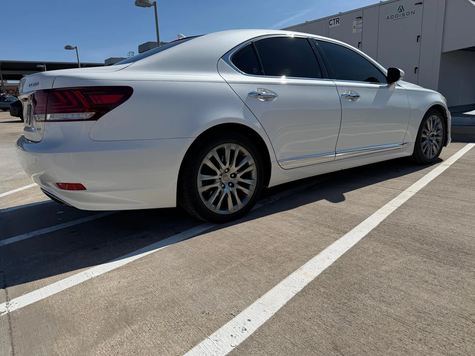 2013 Lexus LS 4th Gen - Image 14 of 31