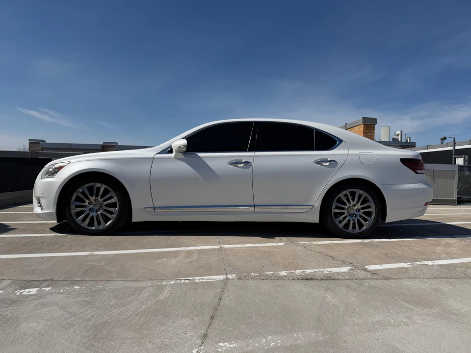 2013 Lexus LS 4th Gen - Image 8 of 31