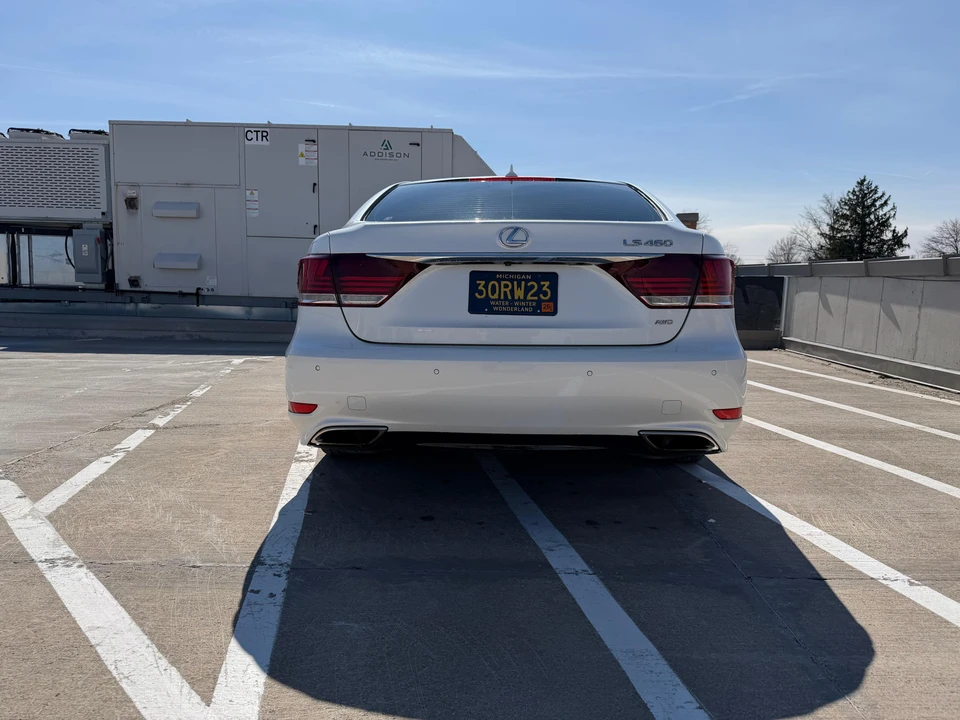 2013 Lexus LS 4th Gen - Image 11 of 31