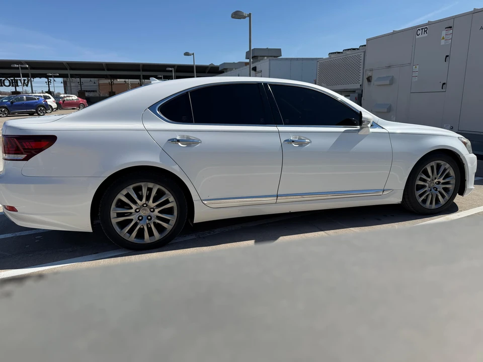 2013 Lexus LS 4th Gen - Image 15 of 31