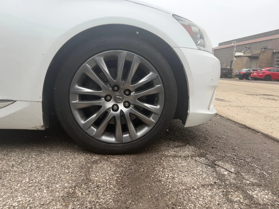 2013 Lexus LS 4th Gen - Image 29 of 31