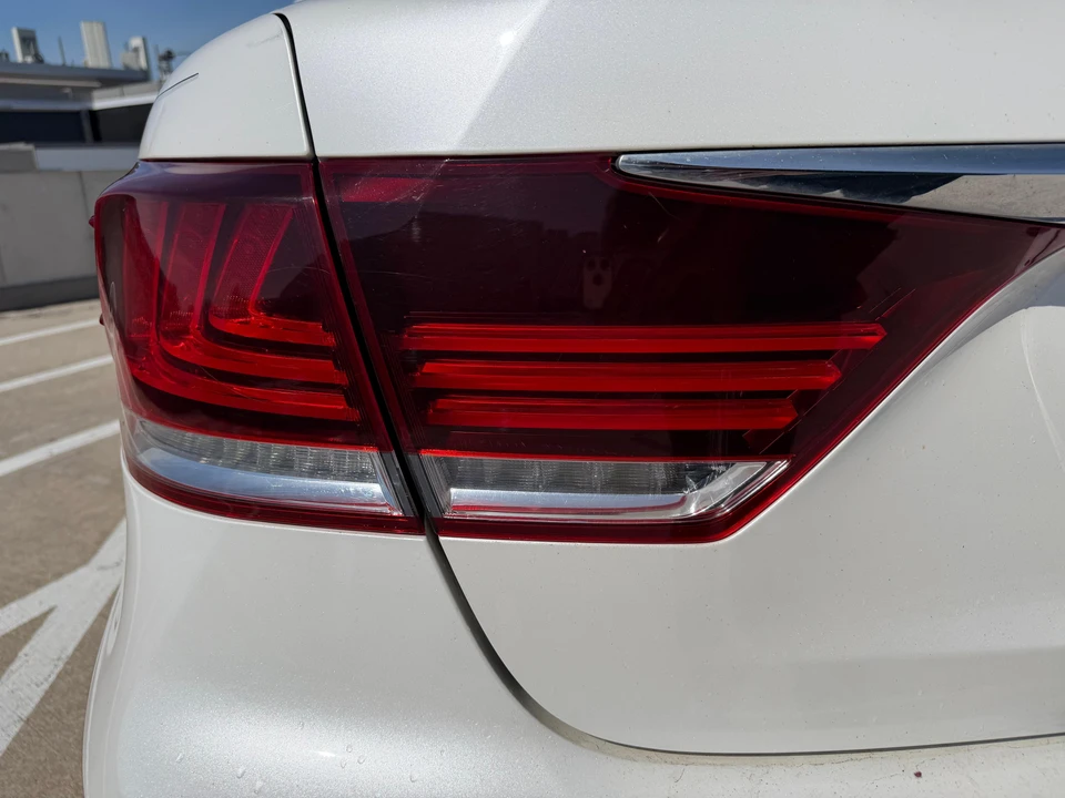 2013 Lexus LS 4th Gen - Image 21 of 31