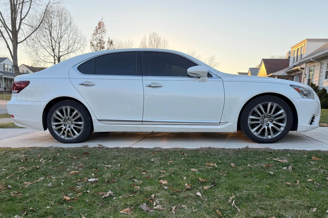 2013 Lexus LS 4th Gen - Image 3 of 31