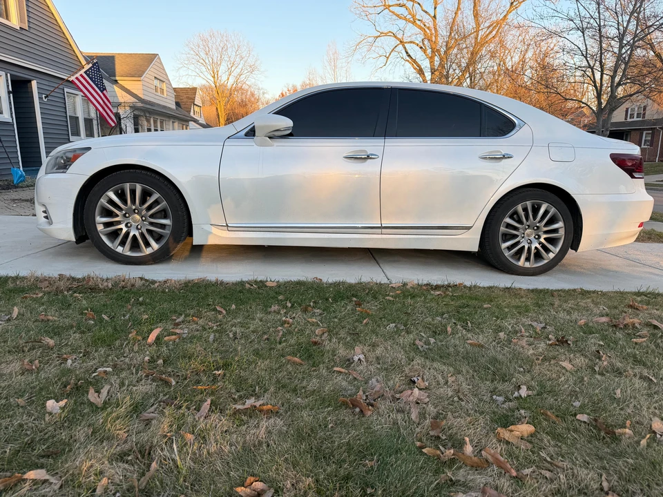 2013 Lexus LS 4th Gen - Image 9 of 31