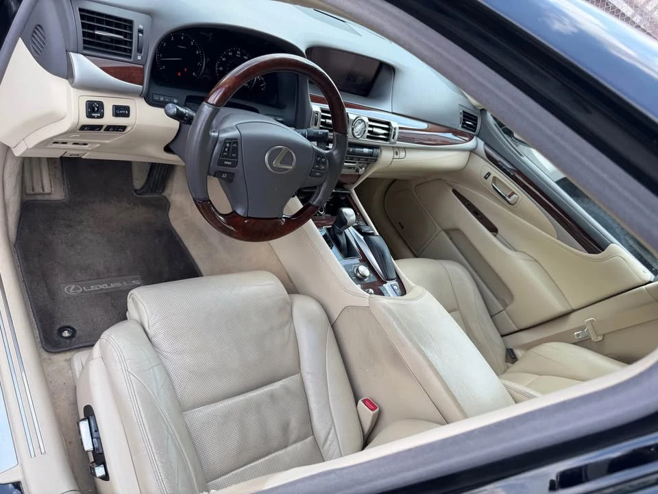 2013 Lexus LS 4th Gen - Image 5 of 15