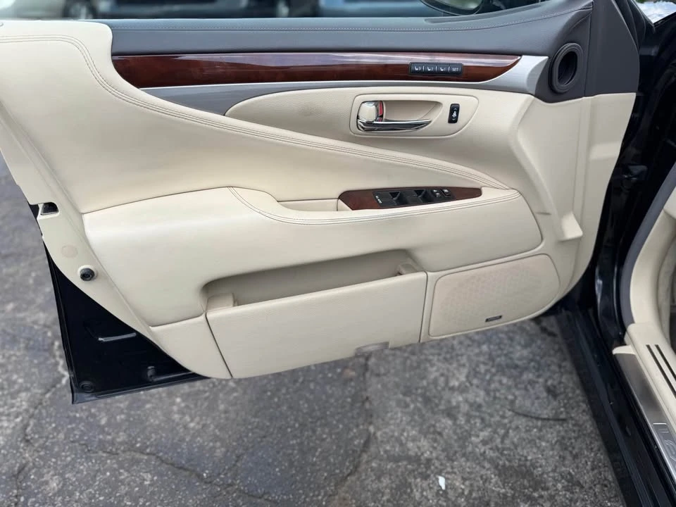 2013 Lexus LS 4th Gen - Image 12 of 15