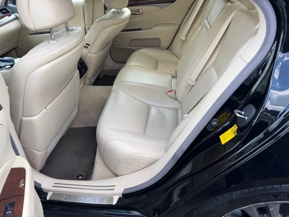 2013 Lexus LS 4th Gen - Image 10 of 15