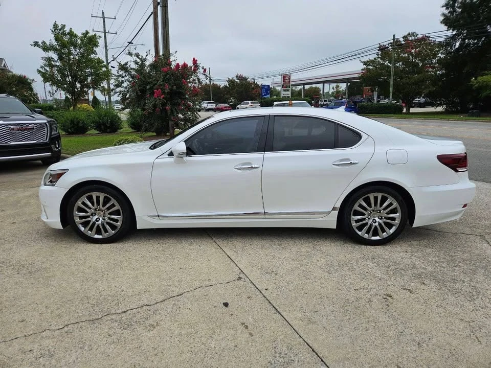 2013 Lexus LS 4th Gen - Image 10 of 20