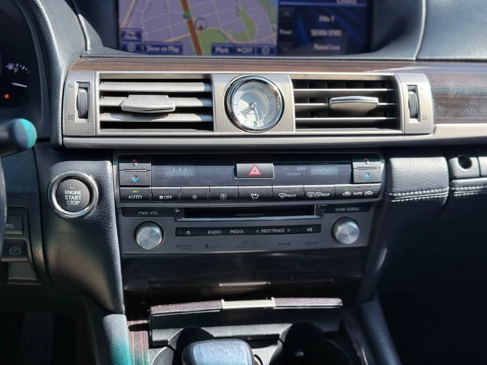 2013 Lexus LS 4th Gen - Image 18 of 20