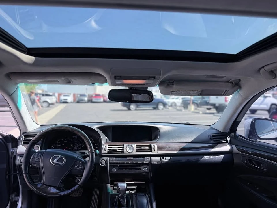 2013 Lexus LS 4th Gen - Image 16 of 20