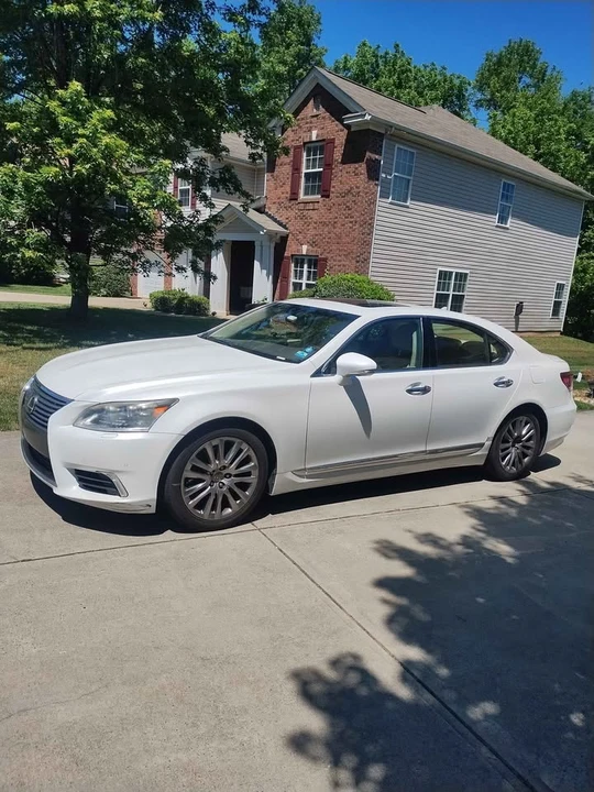 2013 Lexus LS 4th Gen - Image 3 of 17