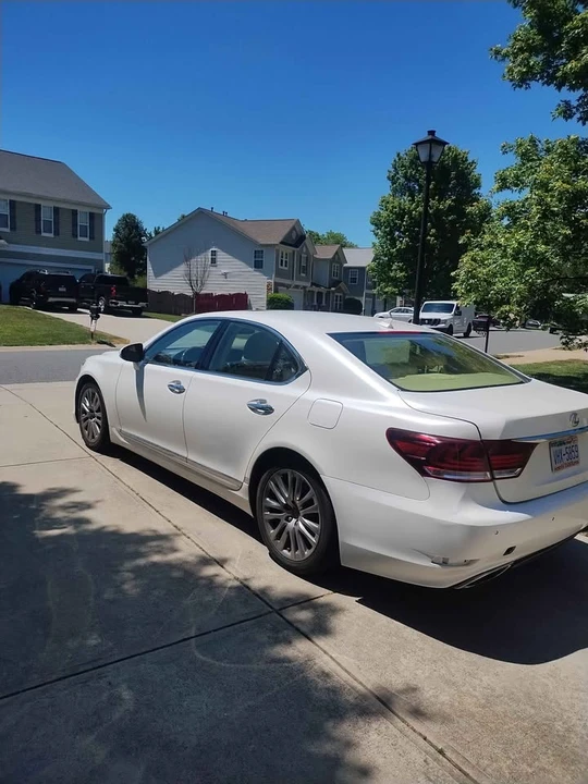 2013 Lexus LS 4th Gen - Image 5 of 17