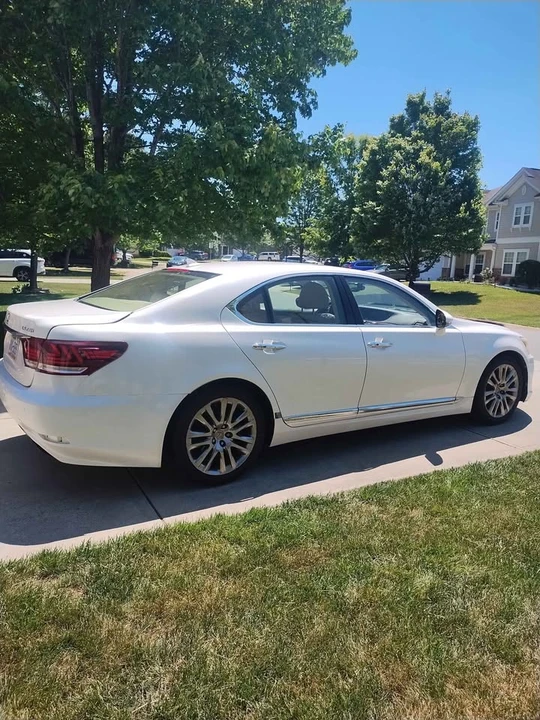2013 Lexus LS 4th Gen - Image 4 of 17
