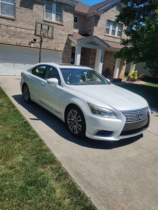 2013 Lexus LS 4th Gen - Image 2 of 17