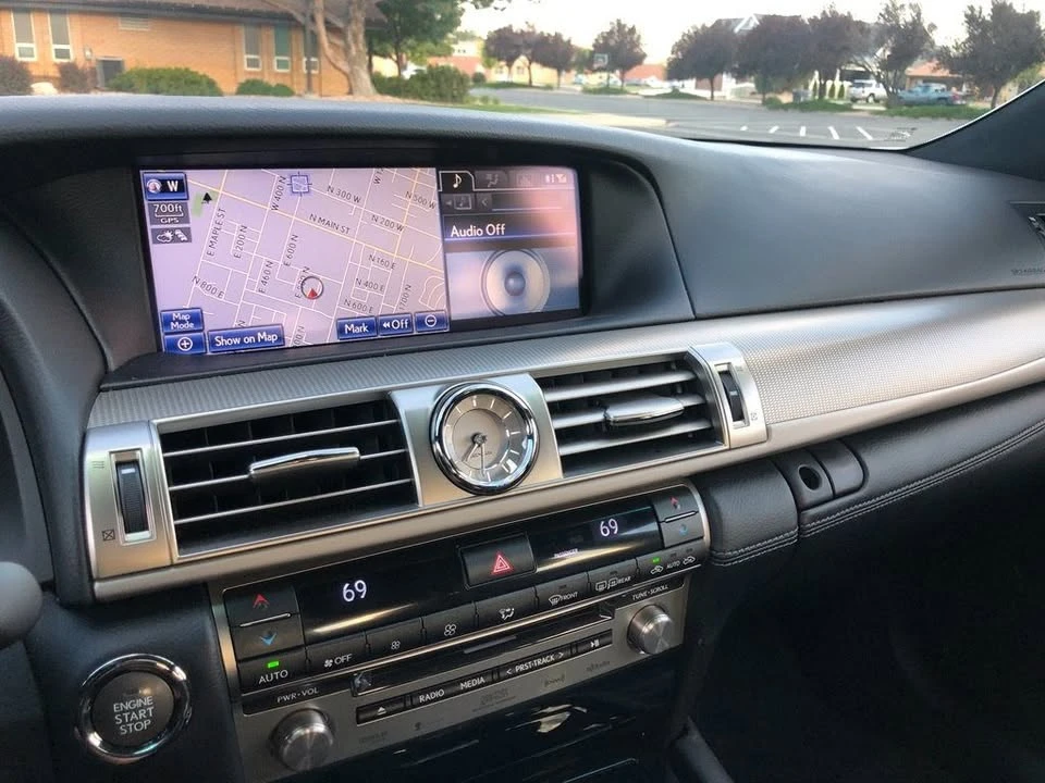 2013 Lexus LS 4th Gen - Image 3 of 13