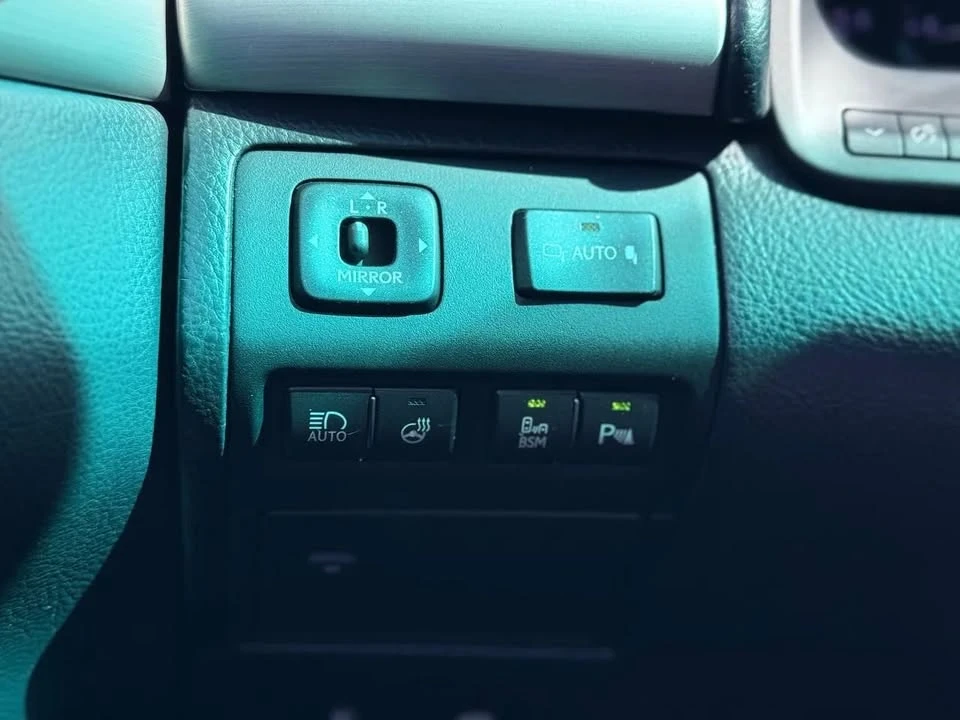 2013 Lexus LS 4th Gen - Image 19 of 20