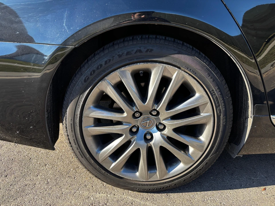2013 Lexus LS 4th Gen - Image 23 of 31