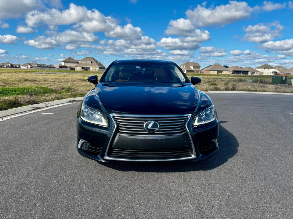 2013 Lexus LS 4th Gen - Image 6 of 31